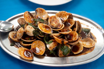 Stir Fried Clams with sweet basil