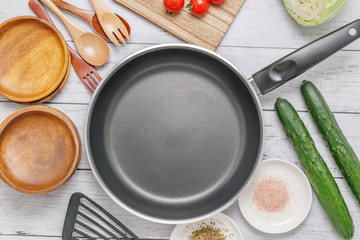 キッチンに広げた調理器具や食材