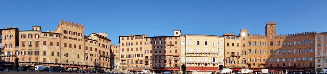 Fototapeta na wymiar Old buildings in Piazza del Campo panorama view in Siena, Italy.