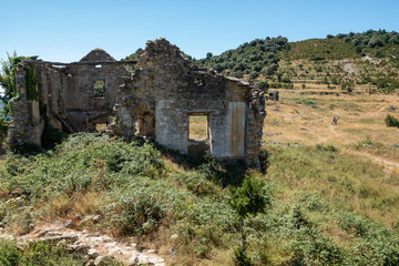 Fototapeta na wymiar Moracat, abandoned village on Sobrarbe, Pyrenees, Huesca