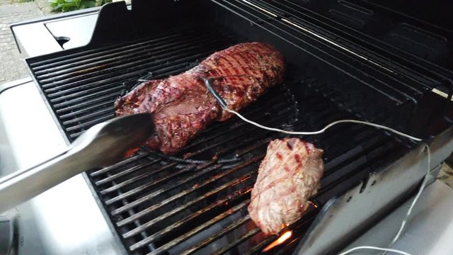 Grillen von Fleisch Rindfleisch auf Grill