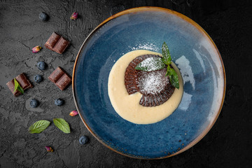 Chocolate fondant in condensed milk