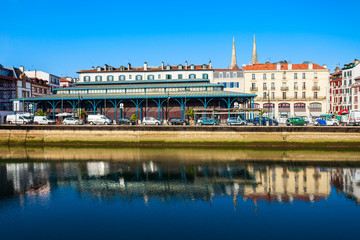 Naklejka premium Colorful houses in Bayonne, France