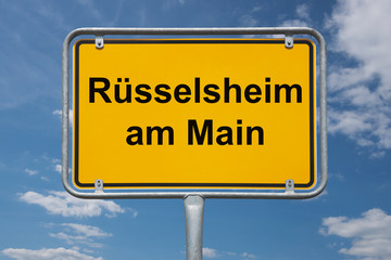 Obraz premium Ortstafel Rüsselsheim am Main