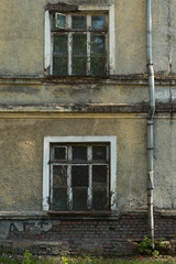 Fototapeta na wymiar destroyed old Soviet apartment buildings in the city