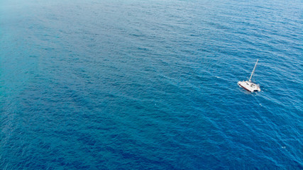 Obraz premium Catamaran sailing in the open sea. top view of a quadcopter