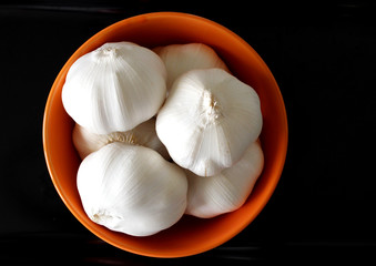 garlic in a bowl