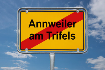 Fototapeta premium Ortstafel Annweiler am Trifels