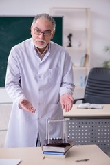 Experienced old scientist working in the lab