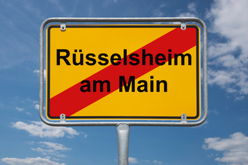 Obraz premium Ortstafel Rüsselsheim am Main