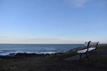 Fototapeta na wymiar bench near sea