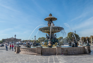 Fototapeta na wymiar Beautiful Fountain in Place de la Concorde in Paris
