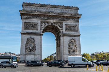 The Arch of Triomphe in Paris agains a blue sky