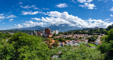 Obraz premium Wide Panorama of the City of Caracas on a clear sunny Day