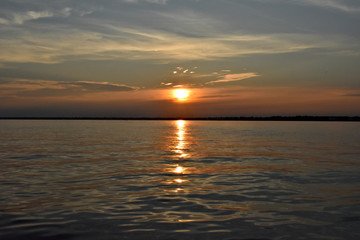 Obraz na płótnie Canvas Sunset over the bay