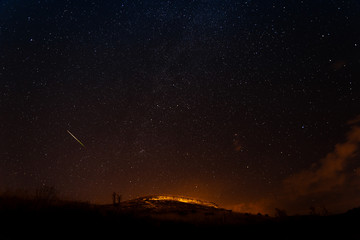 Obraz na płótnie Canvas Perseids meteor shower in desert location