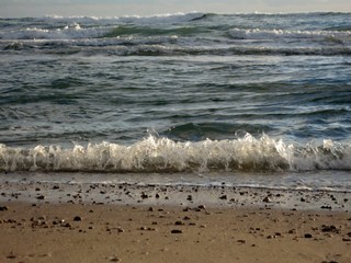 Waves crashing to the shore