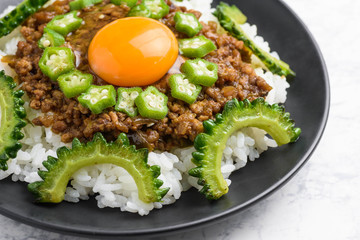 夏の味覚　ゴーヤカレー