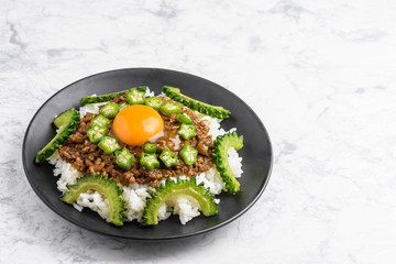 夏の味覚　ゴーヤカレー