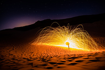 Unrecognized man with steel wool