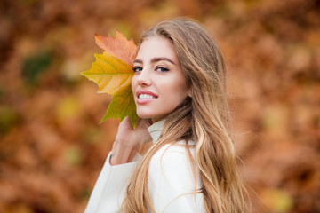 Close-up portrait of beautiful autumn woman outdoors.