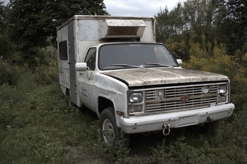 Obraz na płótnie Canvas old rusty truck