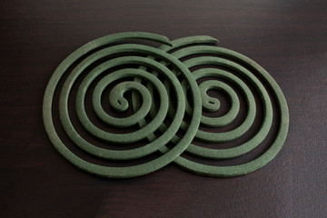 蚊取り線香 蚊 虫 煙 渦 線香 夏 風物詩 夜 夕方 外