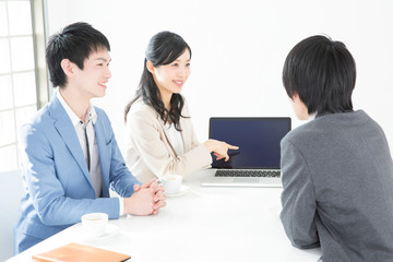 Fototapeta premium プレゼンするビジネスマンとＯＬ