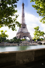 Obraz na płótnie Canvas eiffel tower in paris