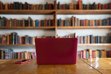 書斎　パソコン　スマホ