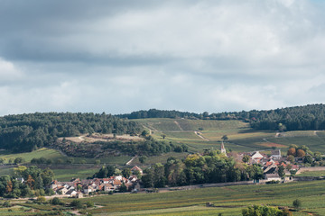 village de bourgogne. Village de Monthelie en bourgogne côte-d'or