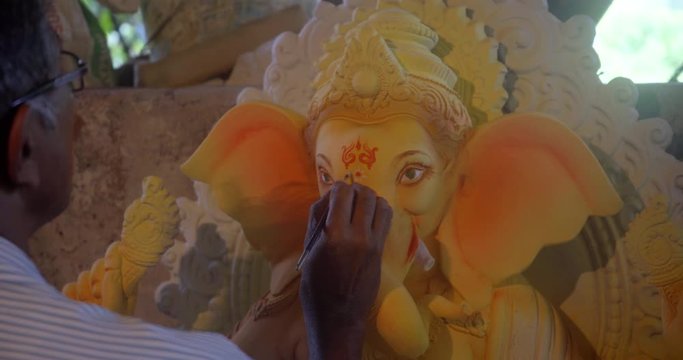 painting ganpati tika in workshop