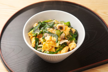 ニラ玉丼