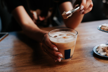 Fototapeta na wymiar girl holding a cup of coffee