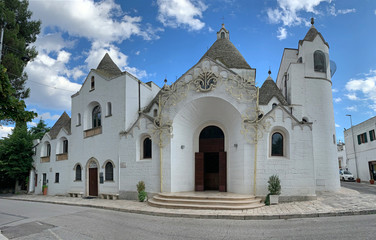 Fototapeta na wymiar Alberobello church, Apulia, Italy