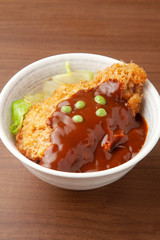 デミカツ丼