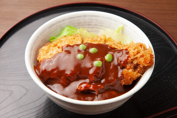 デミカツ丼