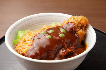 デミカツ丼