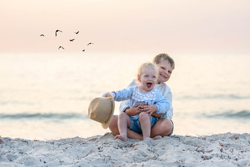 lachen am Strand