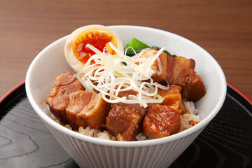 豚肉の角煮丼
