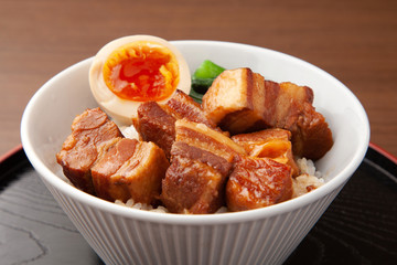 豚肉の角煮丼