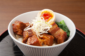 豚肉の角煮丼