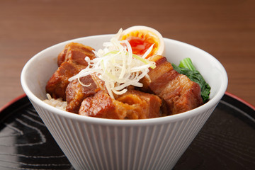 豚肉の角煮丼