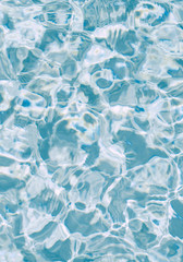 Agua, olas, mar sobre fondo azul