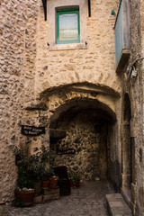Fototapeta na wymiar alley in the village of Santo Stefano di Sessanio