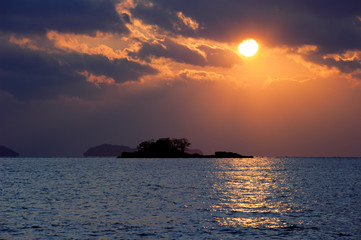 Fototapeta na wymiar the beautiful island sky and clouds at sunset.