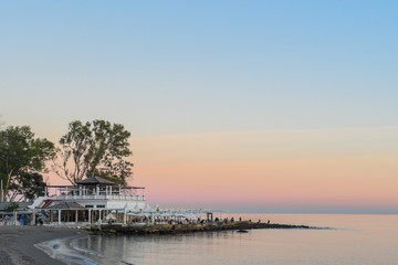 Obraz premium Balneario junto a la playa