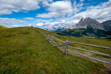 Sentiero tra le Dolomiti - 371971113