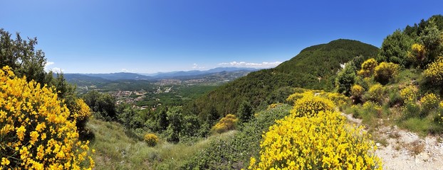 Pesche - Panoramica dal sentiero montano