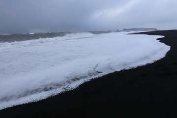 アイスランドの溶岩の風化、ブラックサンドビーチ